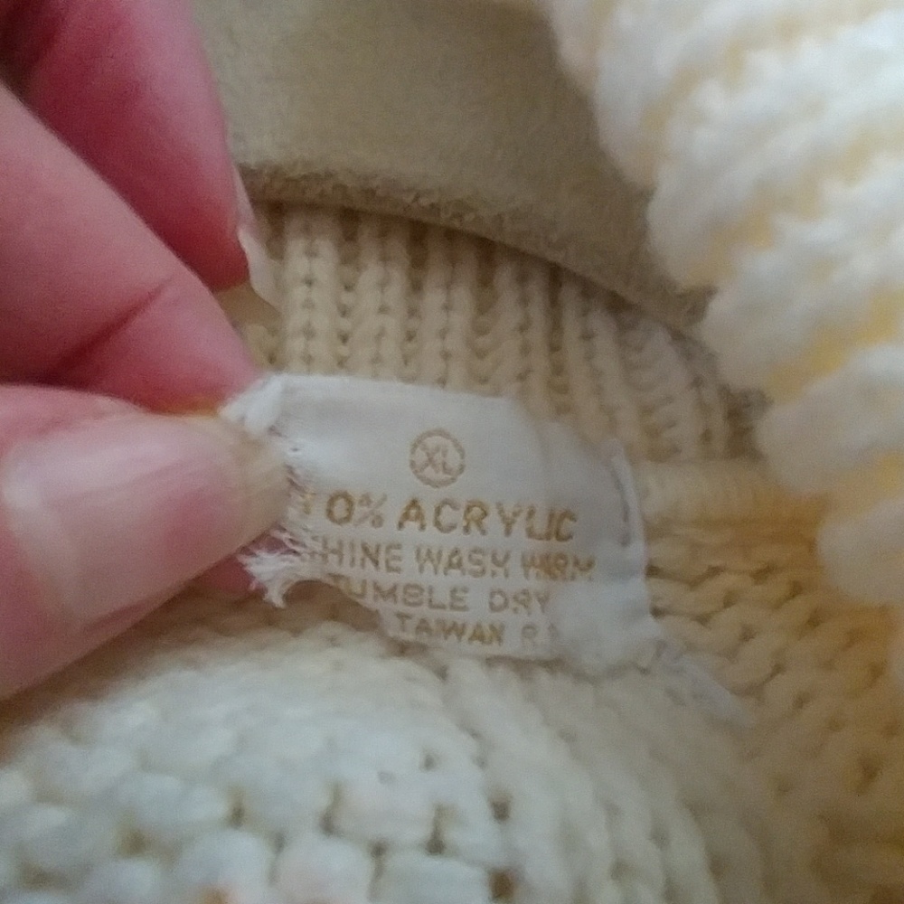 Vintage cream cable knit sweater. - Picture 2 of 3